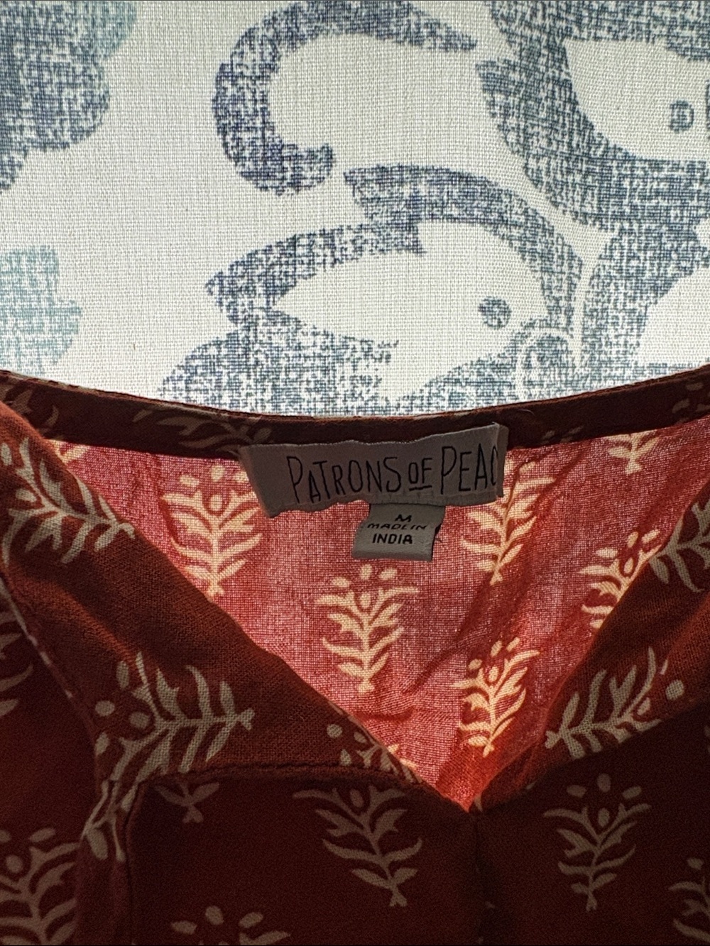 Patrons of peace dress - Picture 3 of 3